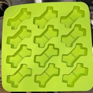 **LIKE NEW Dog Bone Ice Tray**